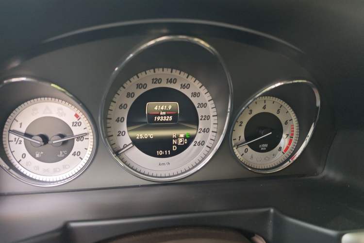 Used Mercedes-Benz GLK-Class 2013 GLK 300 4MATIC Dynamic Edition Odometer Close Up