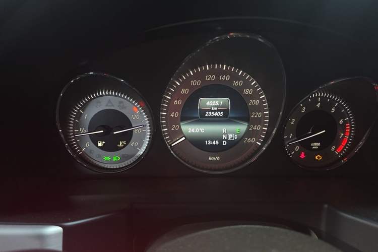 Used Mercedes-Benz GLK-Class 2013 Facelift GLK 300 4MATIC Fashion Edition Odometer Close Up