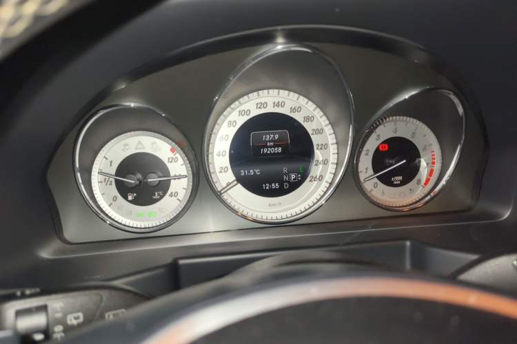 Used Mercedes-Benz GLK-Class 2013 GLK 300 4MATIC Dynamic Sunroof Model Odometer Close Up