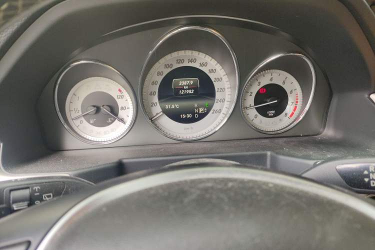 Used Mercedes-Benz GLK-Class 2013 GLK 300 4MATIC Dynamic Sunroof Model Odometer Close Up