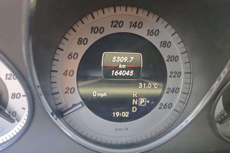 Used Mercedes-Benz GLK-Class 2013 GLK 300 4MATIC Dynamic Edition Odometer Close Up