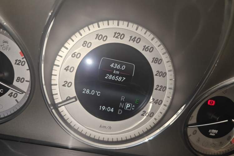 Used Mercedes-Benz GLK-Class 2013 GLK 300 4MATIC Dynamic Sunroof Model Odometer Close Up