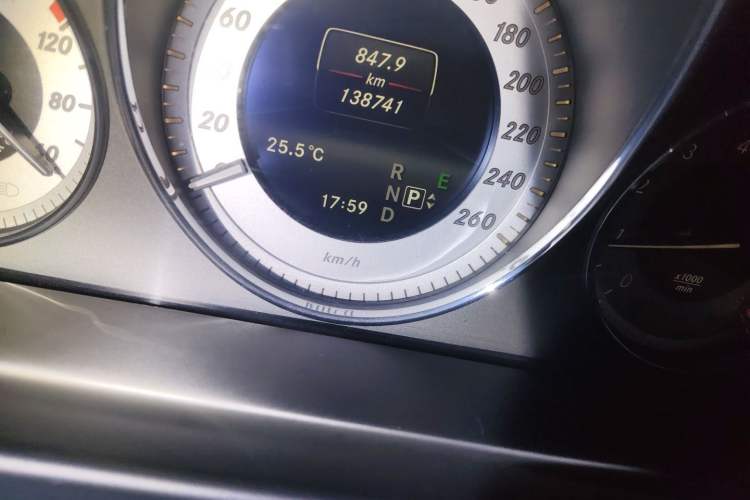 Used Mercedes-Benz GLK-Class 2013 GLK 300 4MATIC Dynamic Sunroof Model Odometer Close Up