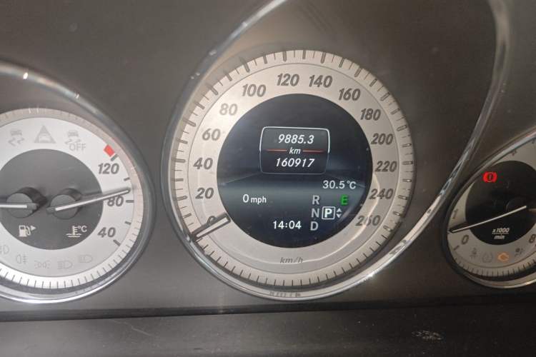 Used Mercedes-Benz GLK-Class 2013 Facelift GLK 300 4MATIC Fashion Edition Odometer Close Up
