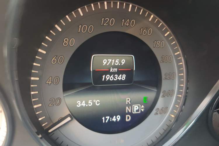 Used Mercedes-Benz GLK-Class 2013 GLK 300 4MATIC Dynamic Sunroof Model Odometer Close Up
