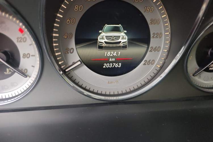 Used Mercedes-Benz GLK-Class 2013 Facelift GLK 300 4MATIC Fashion Edition Odometer Close Up