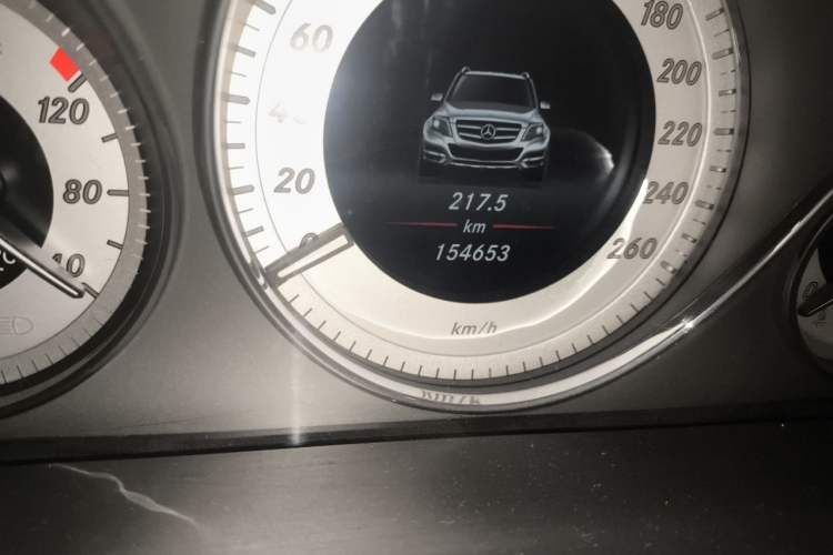Used Mercedes-Benz GLK-Class 2013 GLK 300 4MATIC Dynamic Sunroof Model Odometer Close Up