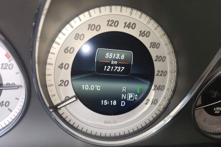 Used Mercedes-Benz GLK-Class 2013 GLK 300 4MATIC Dynamic Sunroof Model Odometer Close Up