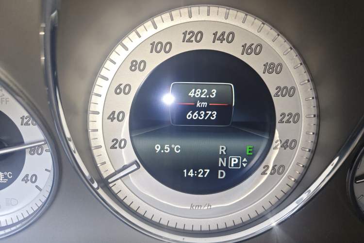 Used Mercedes-Benz GLK-Class 2013 Facelift GLK 300 4MATIC Fashion Edition Odometer Close Up