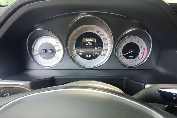 Used Mercedes-Benz GLK-Class 2013 Facelift GLK 300 4MATIC Fashion Edition Odometer Close Up