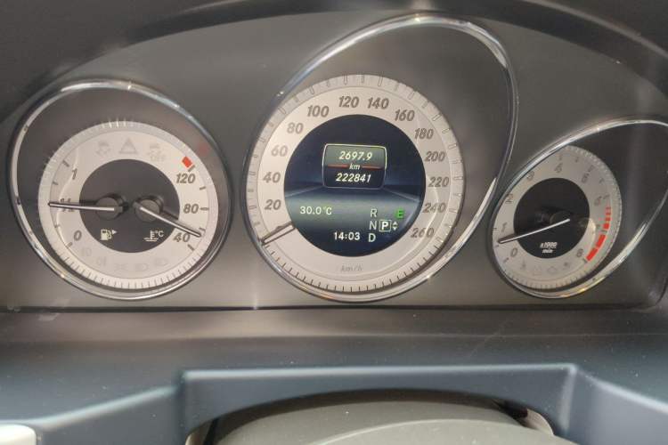 Used Mercedes-Benz GLK-Class 2013 Facelift GLK 300 4MATIC Fashion Edition Odometer Close Up
