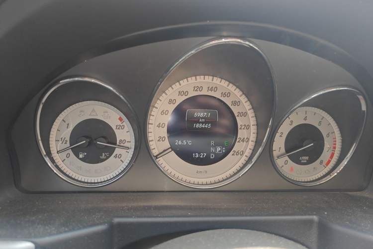 Used Mercedes-Benz GLK-Class 2013 GLK 300 4MATIC Dynamic Sunroof Model Odometer Close Up