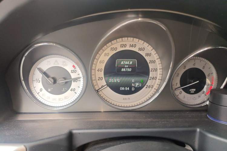 Used Mercedes-Benz GLK-Class 2013 GLK 300 4MATIC Fashion Model Odometer Close Up