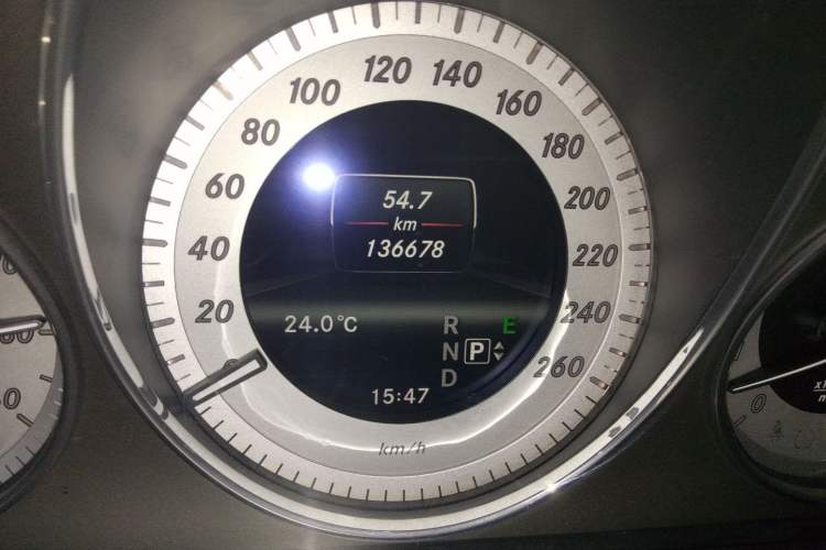 Used Mercedes-Benz GLK-Class 2013 GLK 300 4MATIC Fashion Model Odometer Close Up