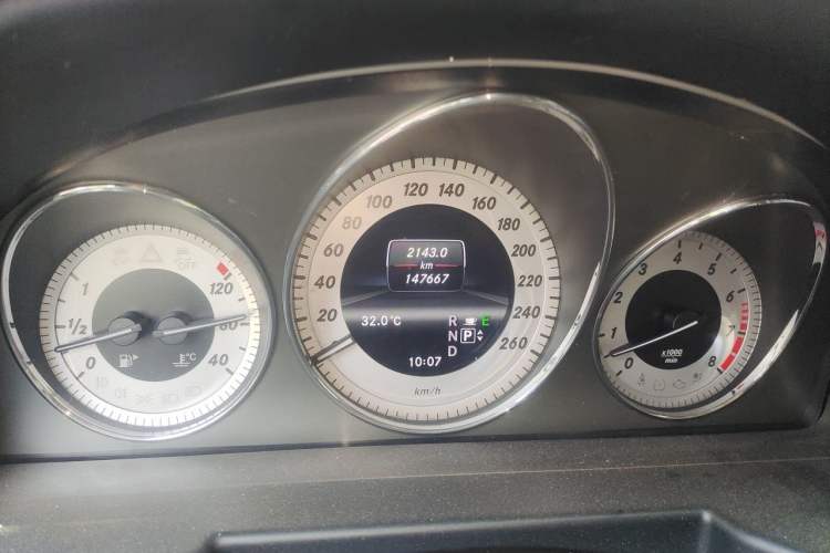 Used Mercedes-Benz GLK-Class 2013 GLK 300 4MATIC Dynamic Edition Odometer Close Up