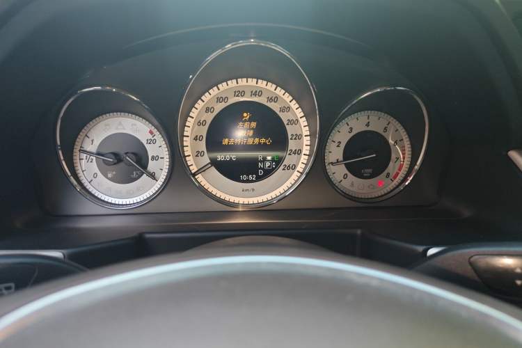 Used Mercedes-Benz GLK-Class 2013 GLK 300 4MATIC Dynamic Edition Odometer Close Up