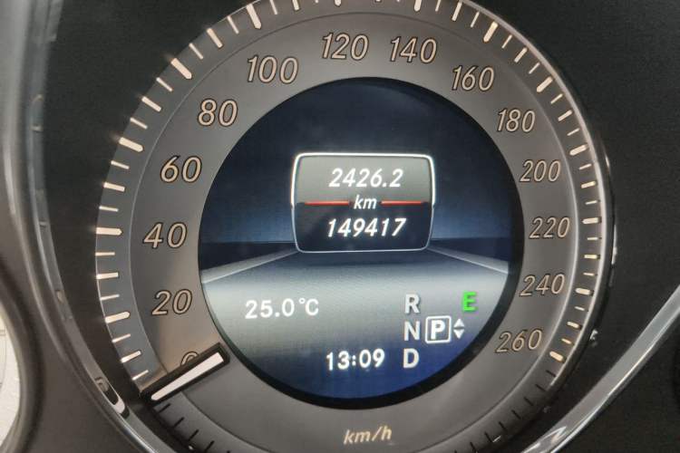Used Mercedes-Benz GLK-Class 2013 GLK 300 4MATIC Dynamic Sunroof Model Odometer Close Up