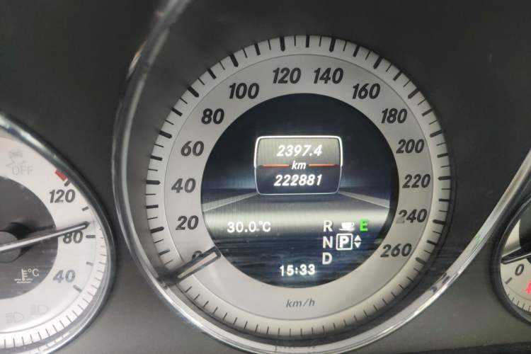 Used Mercedes-Benz GLK-Class 2013 GLK 300 4MATIC Dynamic Edition Odometer Close Up