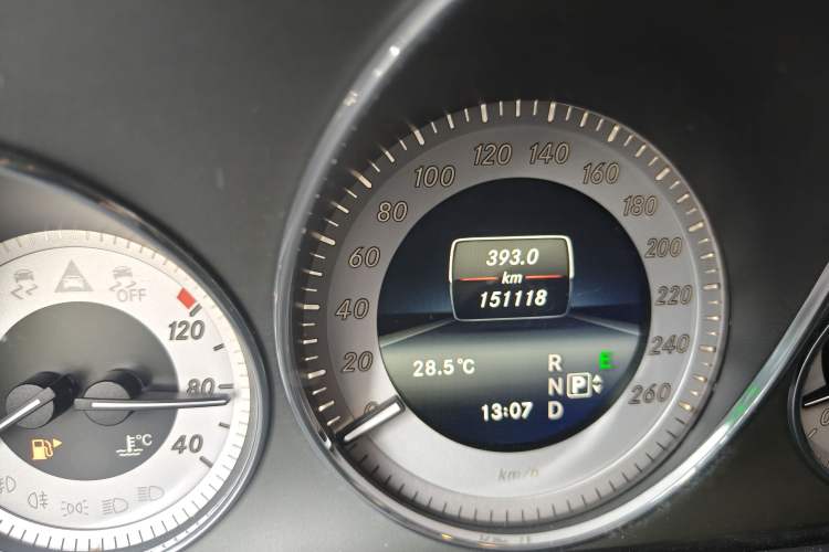 Used Mercedes-Benz GLK-Class 2013 GLK 300 4MATIC Dynamic Sunroof Model Odometer Close Up