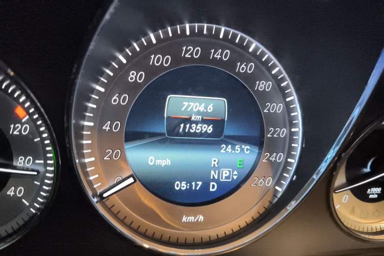 Used Mercedes-Benz GLK-Class 2013 GLK 300 4MATIC Dynamic Sunroof Model Odometer Close Up