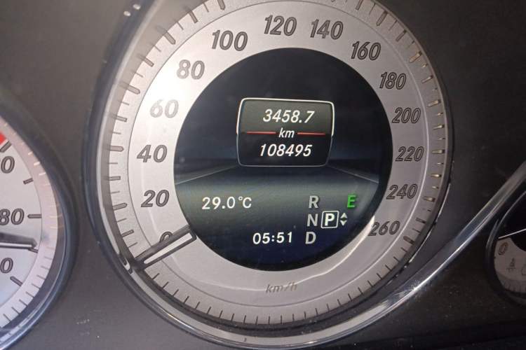 Used Mercedes-Benz GLK-Class 2013 Facelift GLK 300 4MATIC Fashion Edition Odometer Close Up