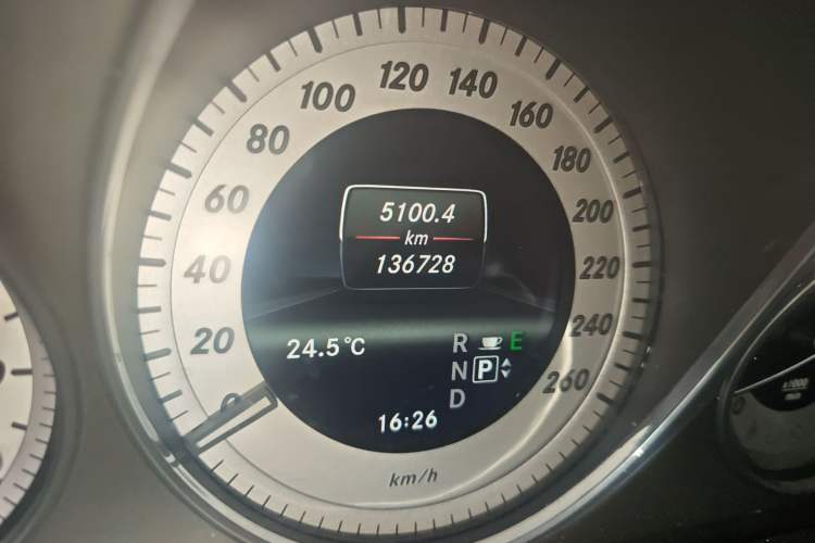 Used Mercedes-Benz GLK-Class 2013 GLK 300 4MATIC Fashion Model Odometer Close Up