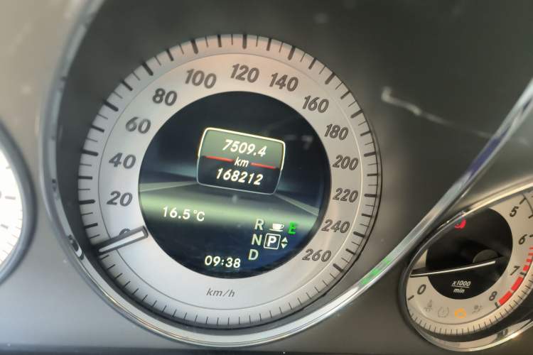 Used Mercedes-Benz GLK-Class 2013 GLK 300 4MATIC Dynamic Edition Odometer Close Up