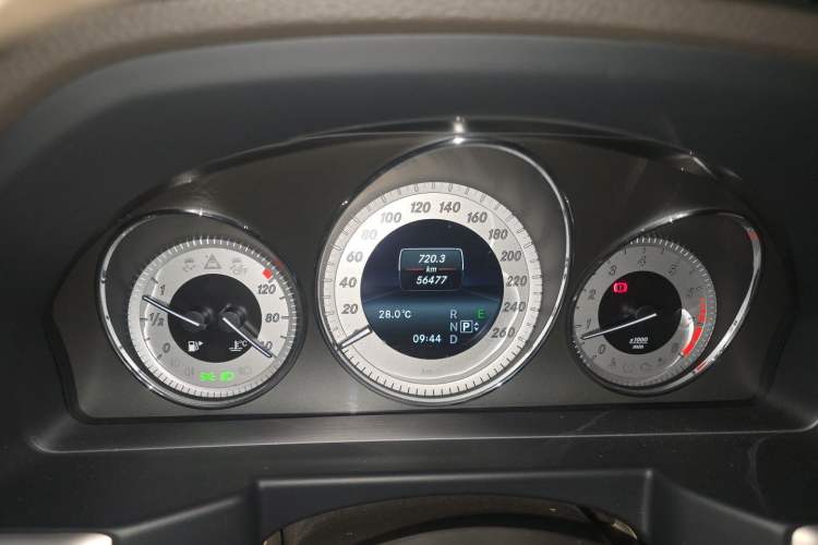 Used Mercedes-Benz GLK-Class 2013 Facelift GLK 300 4MATIC Fashion Edition Odometer Close Up