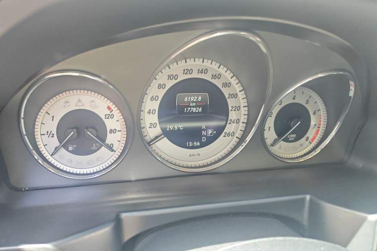 Used Mercedes-Benz GLK-Class 2013 GLK 300 4MATIC Luxury Model Odometer Close Up