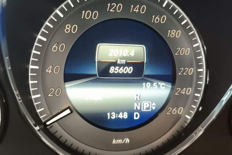 Used Mercedes-Benz GLK-Class 2013 GLK 300 4MATIC Dynamic Sunroof Model Odometer Close Up