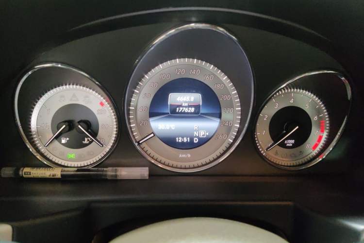 Used Mercedes-Benz GLK-Class 2013 GLK 300 4MATIC Dynamic Sunroof Model Odometer Close Up