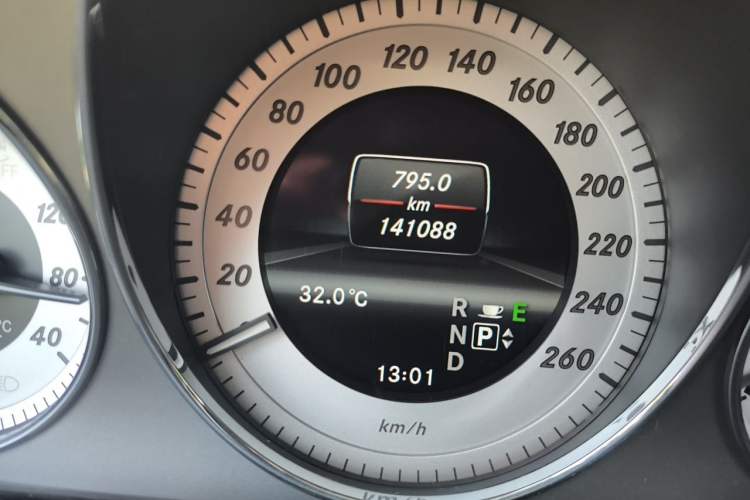 Used Mercedes-Benz GLK-Class 2013 GLK 300 4MATIC Dynamic Edition Odometer Close Up