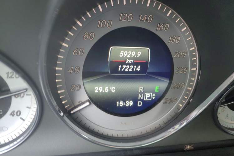Used Mercedes-Benz GLK-Class 2013 GLK 300 4MATIC Dynamic Sunroof Model Odometer Close Up