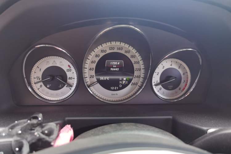 Used Mercedes-Benz GLK-Class 2013 GLK 300 4MATIC Dynamic Edition Odometer Close Up