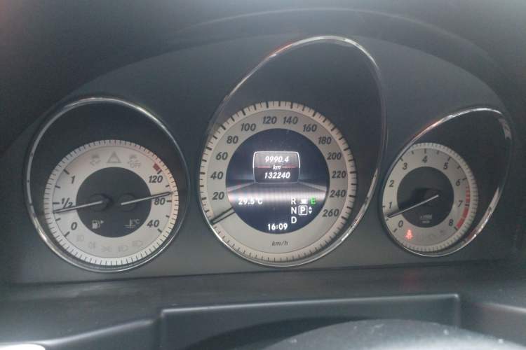 Used Mercedes-Benz GLK-Class 2013 GLK 300 4MATIC Dynamic Sunroof Model Odometer Close Up
