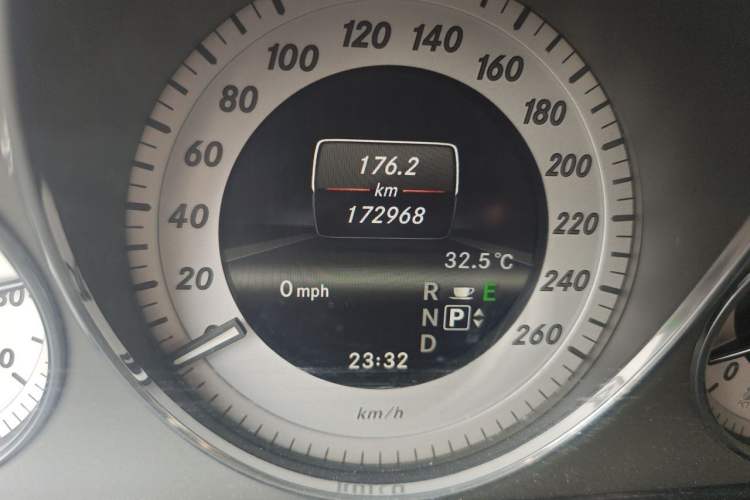 Used Mercedes-Benz GLK-Class 2013 GLK 300 4MATIC Dynamic Edition Odometer Close Up