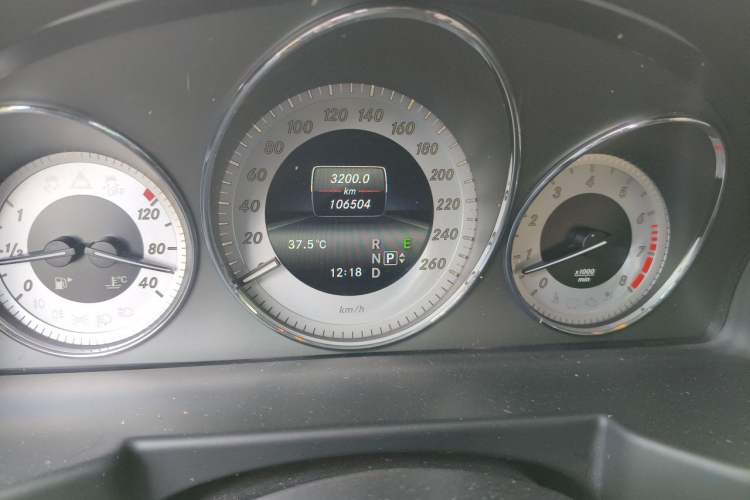 Used Mercedes-Benz GLK-Class 2013 GLK 300 4MATIC Dynamic Sunroof Model Odometer Close Up