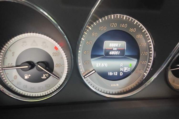 Used Mercedes-Benz GLK-Class 2013 Facelift GLK 300 4MATIC Fashion Edition Odometer Close Up