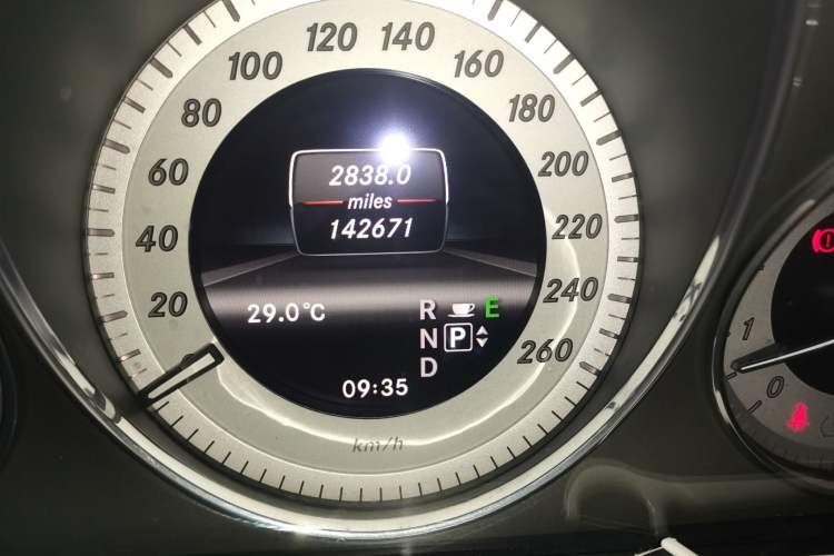 Used Mercedes-Benz GLK-Class 2013 GLK 300 4MATIC Dynamic Edition Odometer Close Up