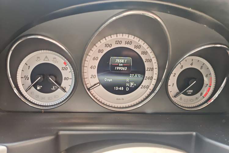 Used Mercedes-Benz GLK-Class 2013 GLK 300 4MATIC Dynamic Edition Odometer Close Up