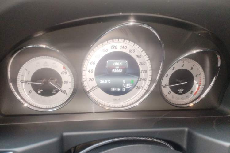 Used Mercedes-Benz GLK-Class 2013 Facelift GLK 300 4MATIC Luxury Edition Odometer Close Up