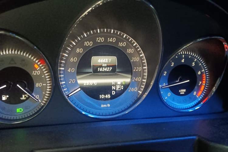 Used Mercedes-Benz GLK-Class 2013 GLK 300 4MATIC Dynamic Edition Odometer Close Up