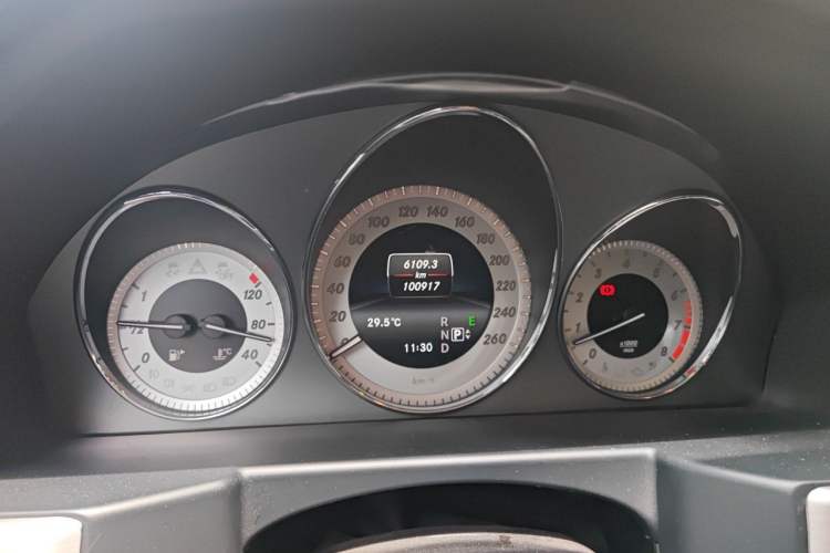 Used Mercedes-Benz GLK-Class 2013 GLK 300 4MATIC Dynamic Sunroof Model Odometer Close Up