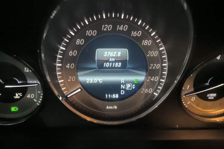 Used Mercedes-Benz GLK-Class 2013 GLK 300 4MATIC Dynamic Edition Odometer Close Up