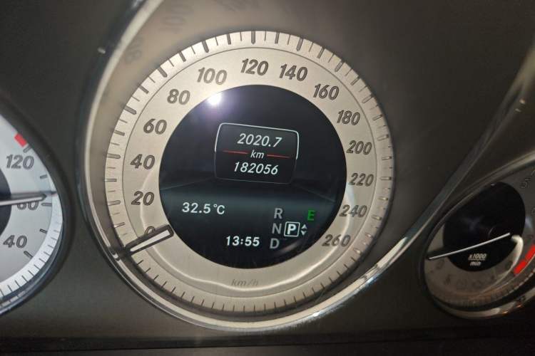Used Mercedes-Benz GLK-Class 2013 GLK 300 4MATIC Dynamic Sunroof Model Odometer Close Up