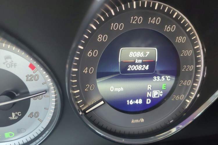 Used Mercedes-Benz GLK-Class 2013 GLK 300 4MATIC Dynamic Sunroof Model Odometer Close Up