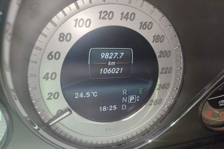Used Mercedes-Benz GLK-Class 2013 GLK 300 4MATIC Dynamic Sunroof Model Odometer Close Up