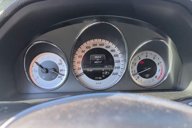 Used Mercedes-Benz GLK-Class 2013 GLK 300 4MATIC Dynamic Edition Odometer Close Up