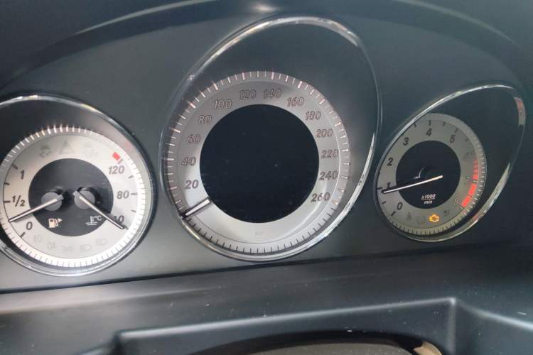 Used Mercedes-Benz GLK-Class 2013 GLK 300 4MATIC Dynamic Sunroof Model Odometer Close Up