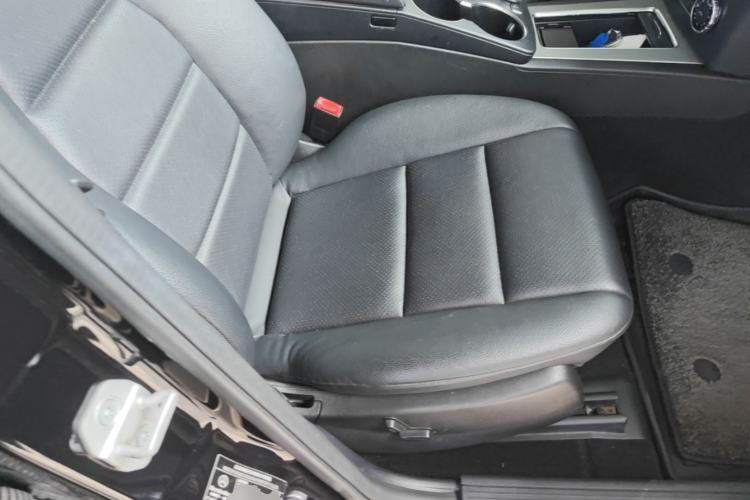 Used Mercedes-Benz GLK-Class 2013 GLK 300 4MATIC Luxury Model Right Front Seat